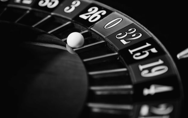 Màn hình live casino trực tuyến với dealer chuyên nghiệp trên xsvt