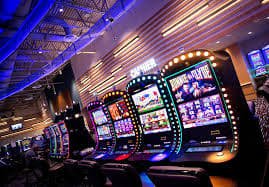 Hình ảnh thể thao và casino trực tuyến trên nền xanh tươi mát của xsvt